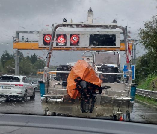 Regnerische Abfahrt aus Oberösterreich.